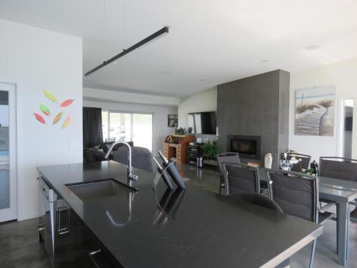 Eagle View, Cable Bay (photo 9)