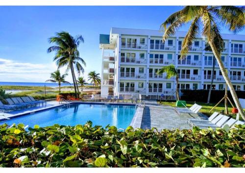 Discover the Charm and the Sea Gardens, an Exceptional Gold Coast Studio Condo Retreat - Special Offer Now! in Pompano Beach, USA