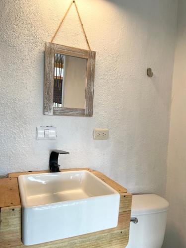 EB5 Escape-Contemporary Stay, San Marcos La Laguna #6 in San Marcos La Laguna