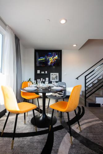 Spacious Luxury Villas in the heart of LA! Free parking and Jacuzzi in Los Angeles, USA