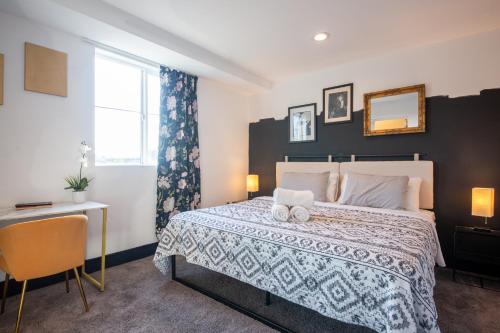 Spacious Luxury Villas in the heart of LA! Free parking and Jacuzzi in Los Angeles, USA