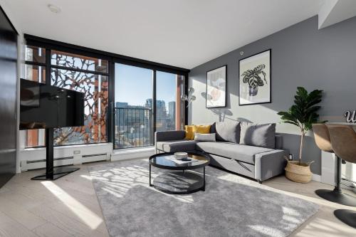 Cozy 1BR Condominium Suite in West Cordova in Vancouver, Canada