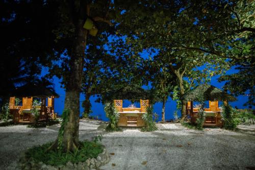 AJ's Place Beach Resort – Oslob, IL