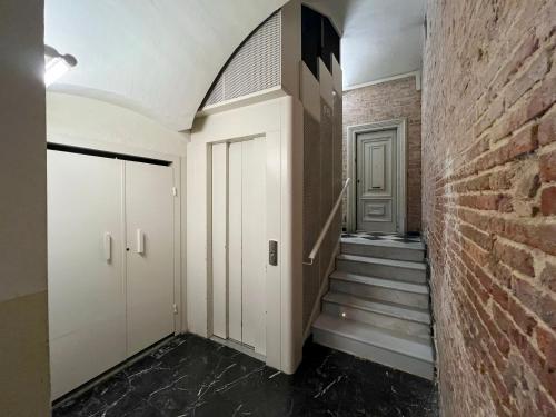 One-Bedroom Apartment image 2