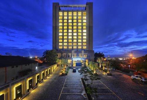 DoubleTree by Hilton Pune-Chinchwad