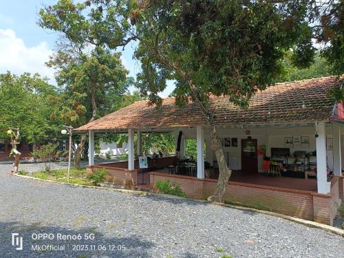 Homestay Me Khang 2 near Na Na Banana Che
