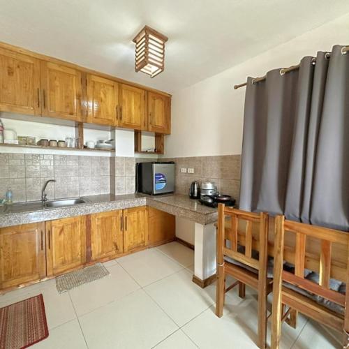 Kitchen, Earl De Princesa Hotel near Palawan Wildlife Rescue and Conservation Center