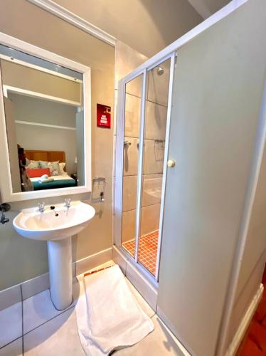 Kardinal Guest house