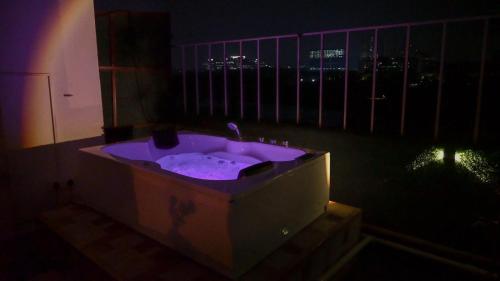 Riverside Jacuzzi Home Stay