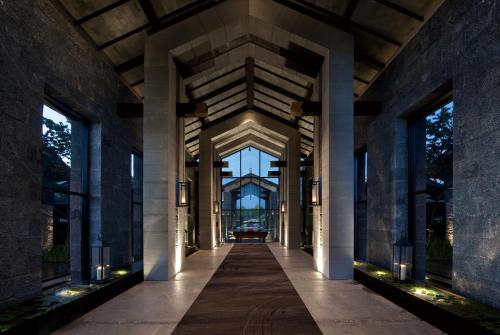 Entrance, Pullman Lijiang Resort and Spa in Lijiang