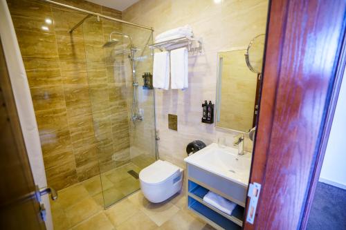 Double Room image 4