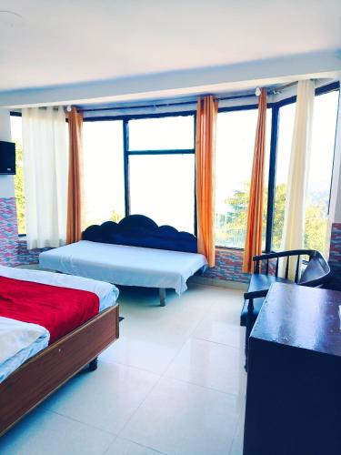 Hotel Holiday Dalhousie - Near Ghandhi Chowk Mall Road