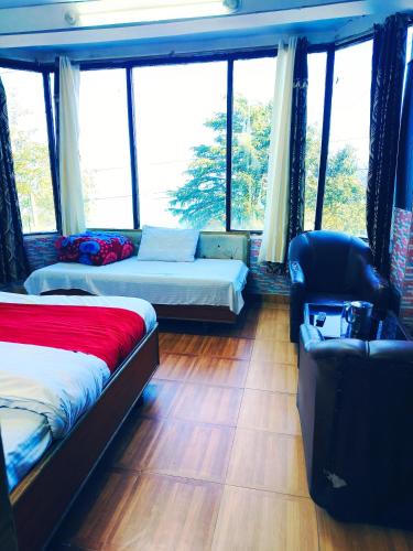 Hotel Holiday Dalhousie - Near Ghandhi Chowk Mall Road