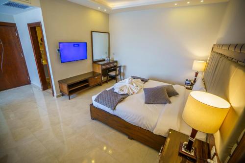 Family Room image 7