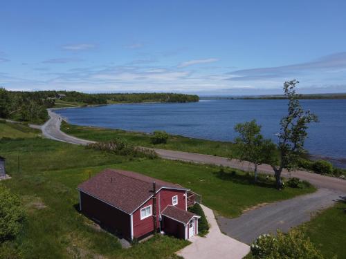 Waterfront House near Pomquet Beach- 2 bedrooms, Pet-Friendly