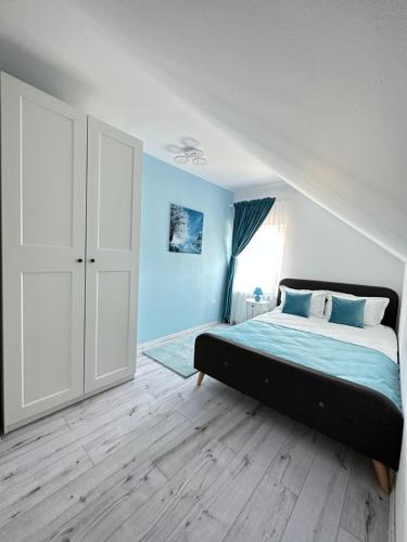 2 bedrooms, 4 beds