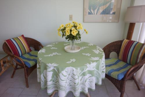 Waikiki Studio at Ilikai Marina - great apartment by the beach - see low end price!