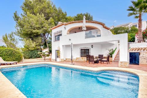 Villa up to 8 sleeps 4 bedrms 2