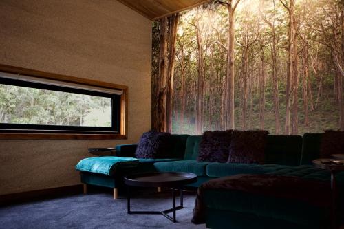 INDICA HEMP HOUSE - Multi Award Winning-Luxury-Eco designed house-lake views-hot tub-Cinema