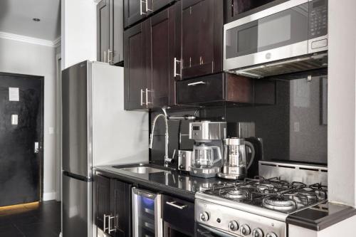Kips Bay 1br w backyard nr park train NYC-1263 in New York, USA