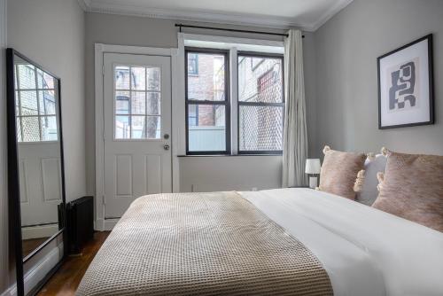 Kips Bay 1br w backyard nr park train NYC-1263 in New York, USA