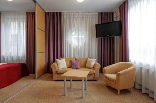 Suite with Spa Bath image 10