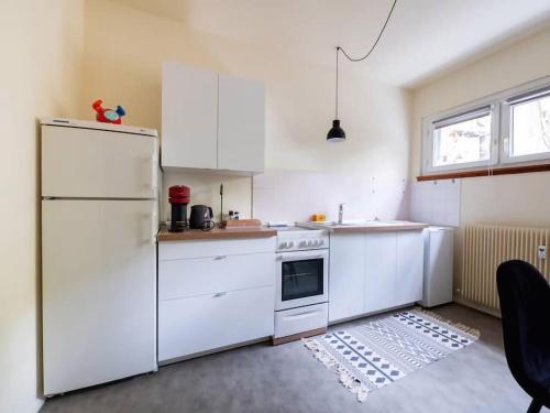 One-Bedroom Apartment image 9