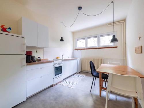 One-Bedroom Apartment image 7