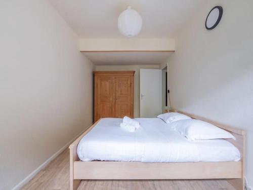 One-Bedroom Apartment image 3