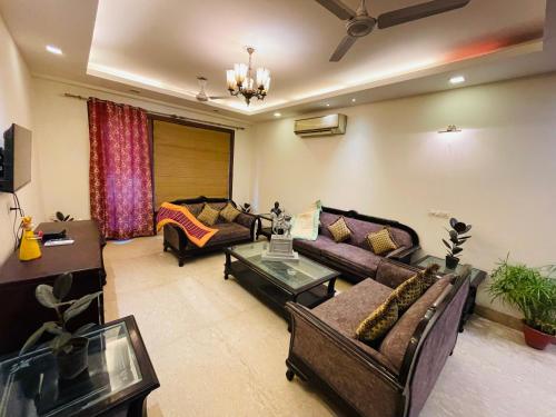 DIVINE INDIA SERVICE APARTMENT 4BHK , J-191 , SAKET