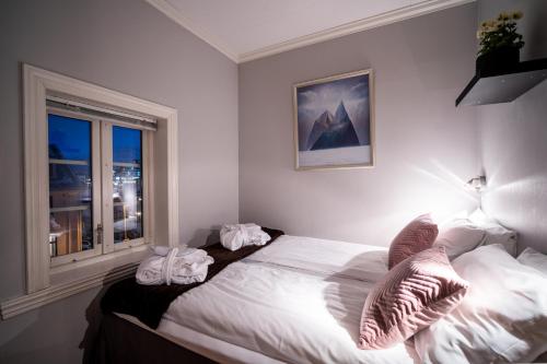 Three-Bedroom Apartment image 10