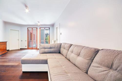 Large apartment Navigli, Milán