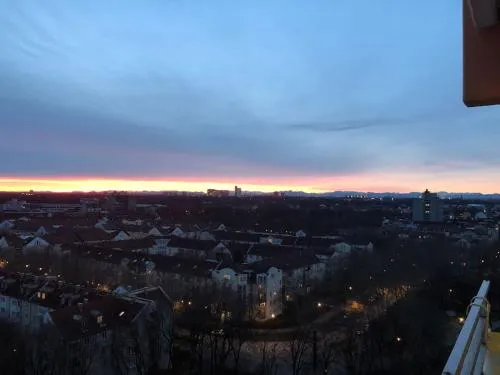 Schwabing-Studio great sunset view & balcony in München, Deutschland