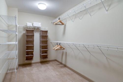 Létesítmények, Dublin 3br w pool spa nr bart groceries SFO-1459 in Dublin (Kalifornia)
