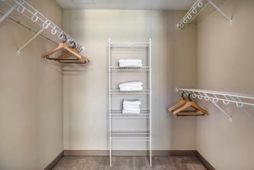 Létesítmények, Dublin 3br w pool spa nr bart groceries SFO-1459 in Dublin (Kalifornia)