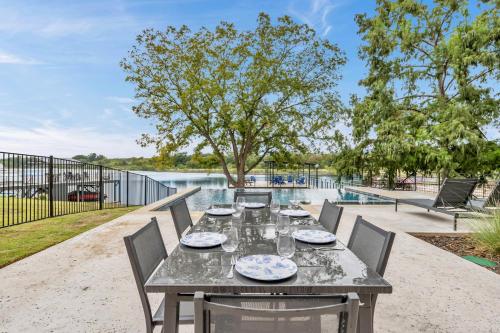 LBJ Bliss Retreat Heated Pool Hot Tub Game Rooms in คิงส์แลนด์ (TX)