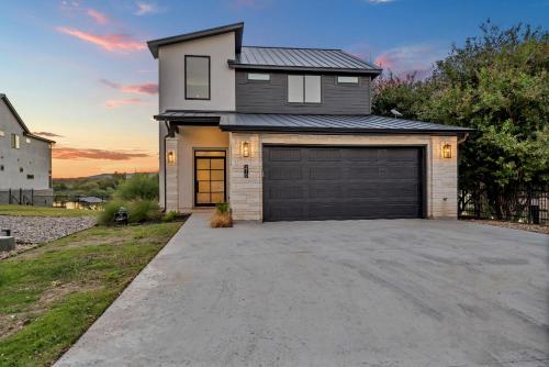 LBJ Bliss Retreat Heated Pool Hot Tub Game Rooms in คิงส์แลนด์ (TX)