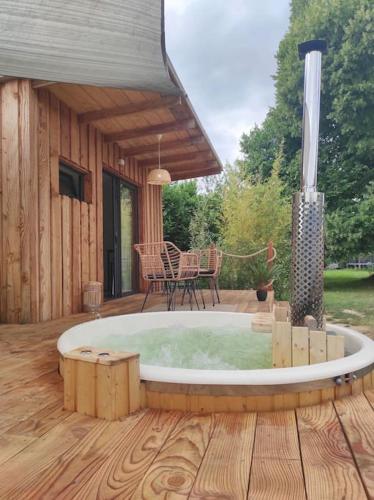 Cabane Ania avec jacuzzi privatif - Location saisonnière - Château-Chervix