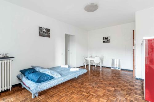 MI8 -10 minutes from the Duomo- Large Apartment