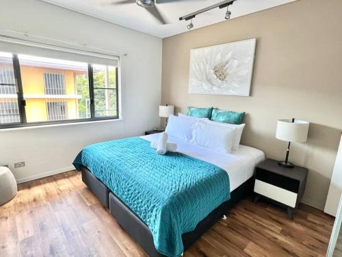 Luxury Waterfront Apartment (2 bedrooms)