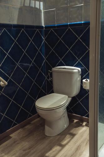 Twin Room with Private Bathroom image 3