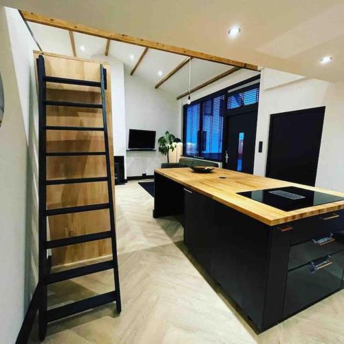  Luxury apartment sleeping 4-6 people with jacuzzi - Covale Studio One, Unterkunft in Noordwijk