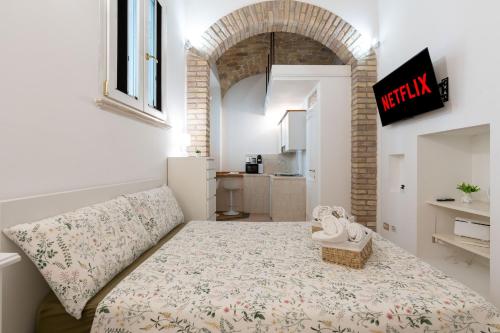 Domus Romana 5 min from Colosseum Free Netflix