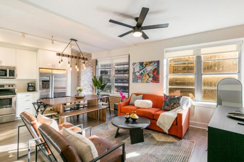 Newly Renovated 4-Bed Condo steps to French Quarter