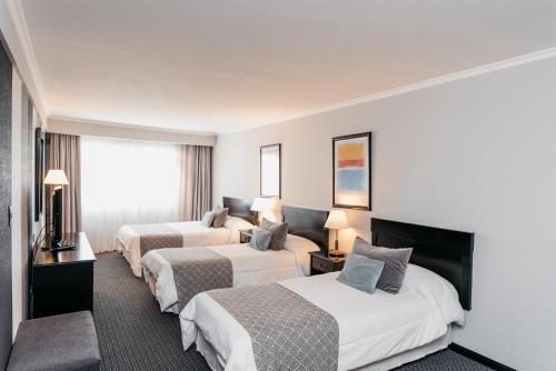 Plaza Real Suites Hotel - image 2