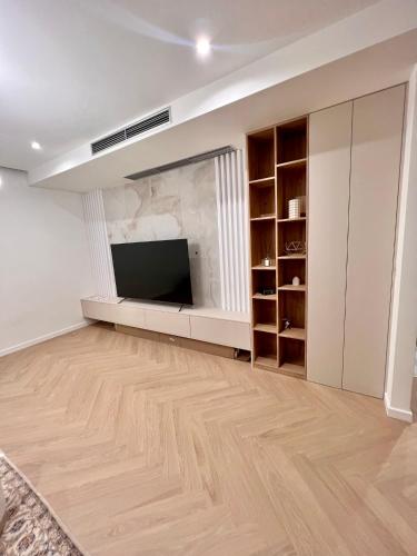 Stylish 3 bedroom apartment in the hearth of city center with history, Bratislava (fotografie 4)