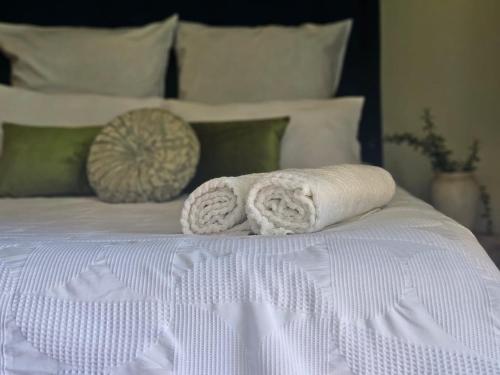 Getaway with mountain views, BBQs & hikes near Cradle of Humankind Getaway with mountain views, BBQs & hikes near Cradle of Humankind