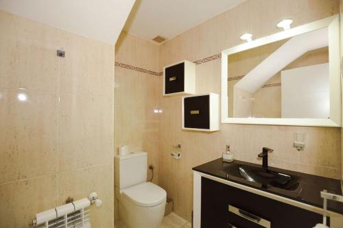 Five-Bedroom House image 10