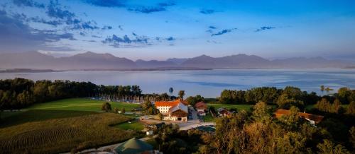 Urlaubsbauernhof Kirchmaier - Hotel - Chieming