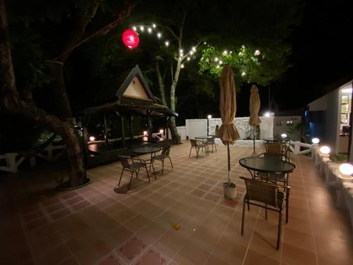 Restaurant, Lanta IL Mare Beach Resort in Klong Nin Beach